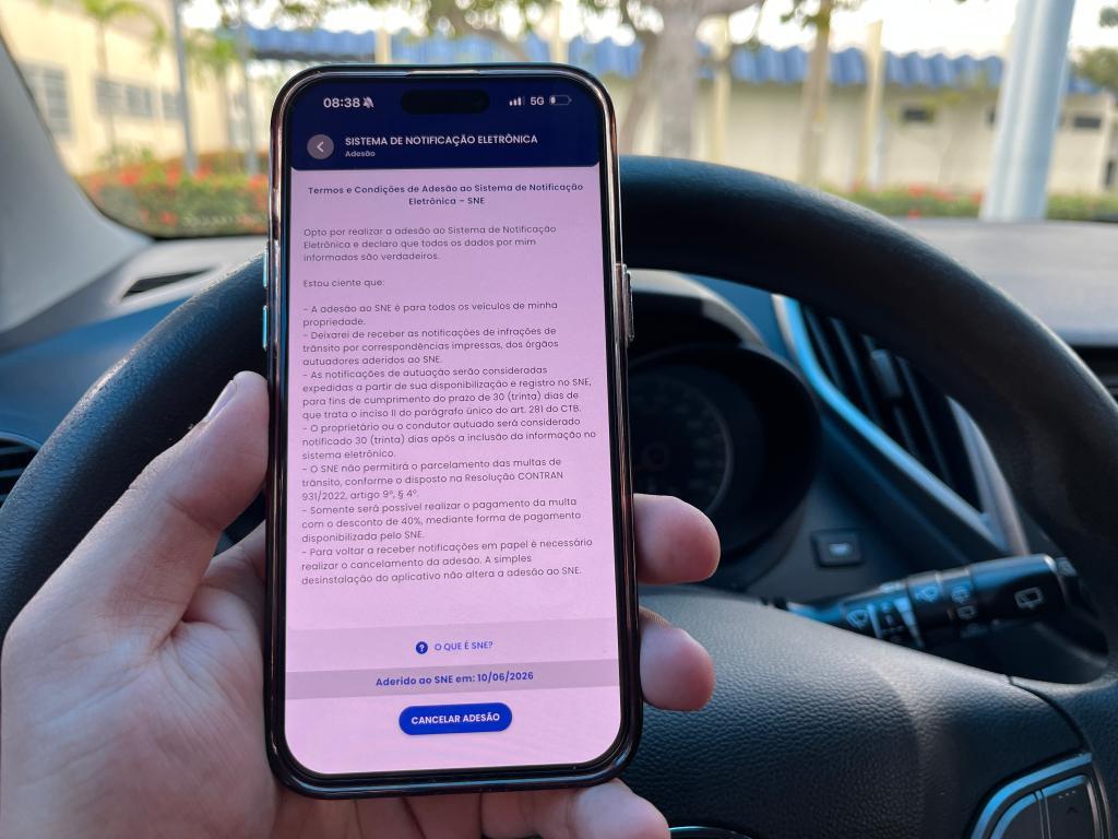 Motoristas podem obter até 40% de desconto em multas com adesão ao Sistema de Notificação Eletrônica.